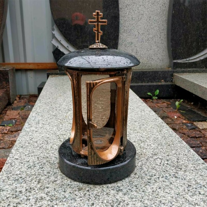 Фото Лампады на могилу: что это и зачем они нужны