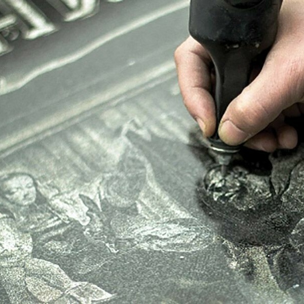Фото Как сделать гравировку на памятнике своими руками: 2 доступных способа