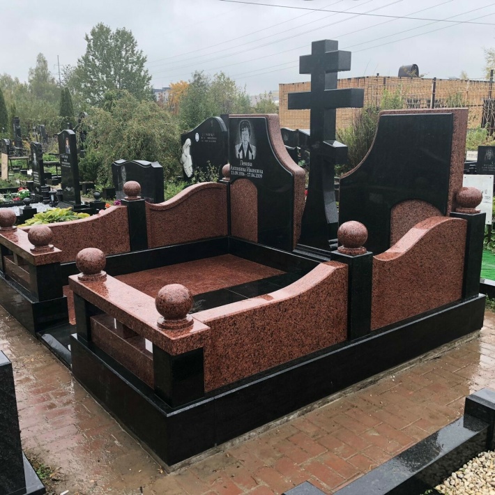 Фото Как объединить старый и новый памятник в комплекс