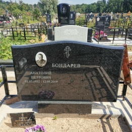 Родителям памятники
